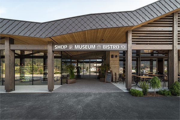 The new entrance with shop, museum and bistro