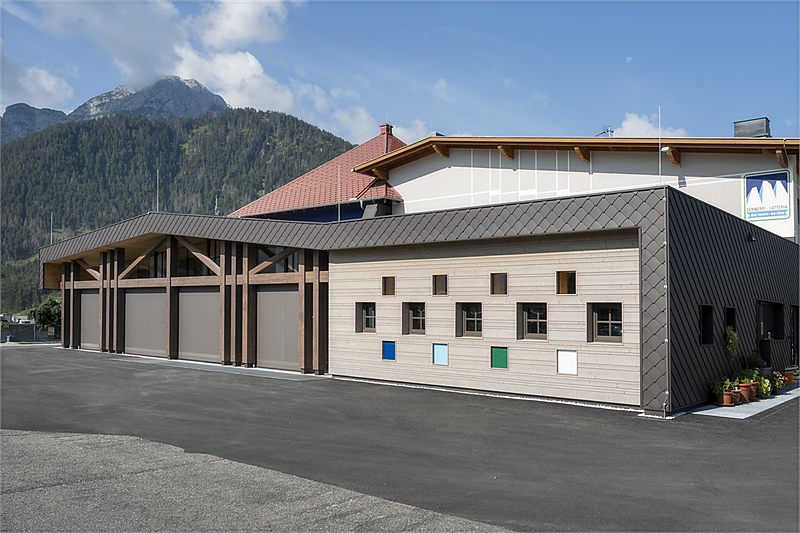 Side view with timber structure and forecourt